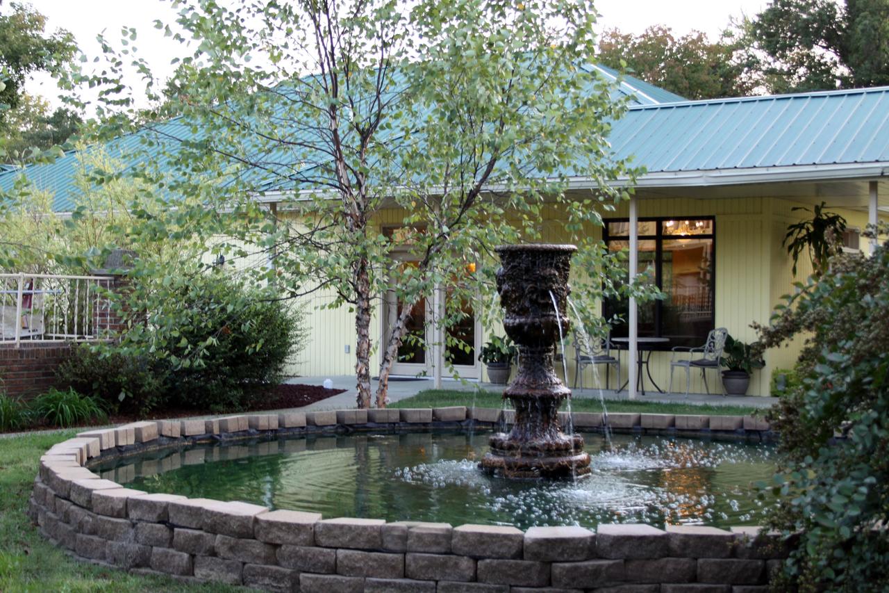 Golden Manor Inn & Suites - thumb 23