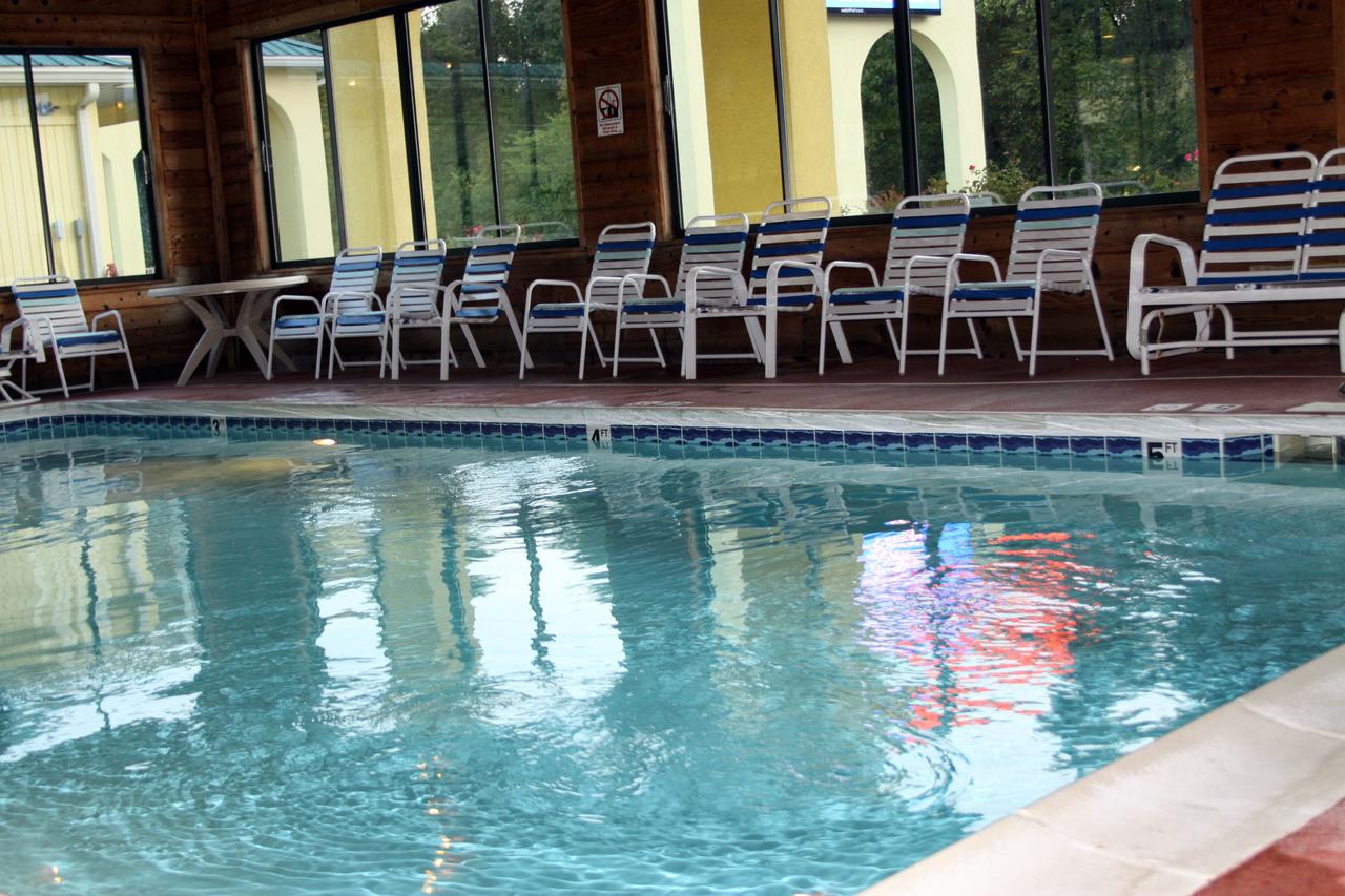 Golden Manor Inn & Suites - thumb 11