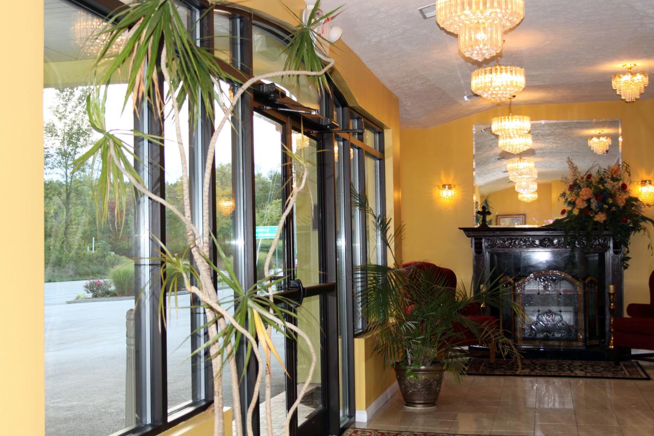 Golden Manor Inn & Suites - thumb 36