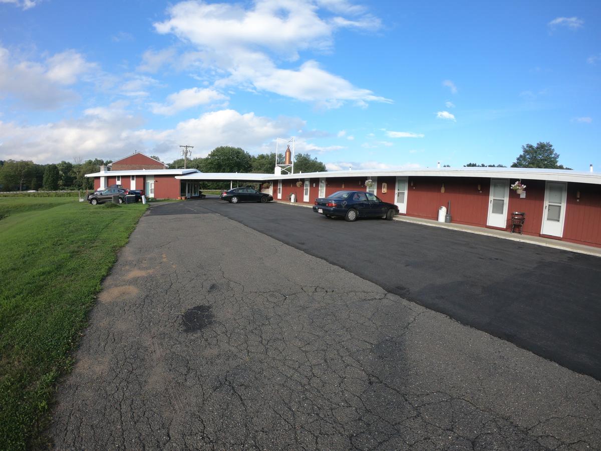 Copper Lantern Motor Lodge - thumb 1