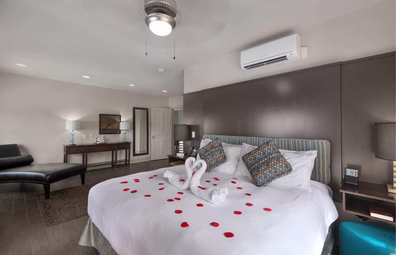 White House Hotel - thumb 3