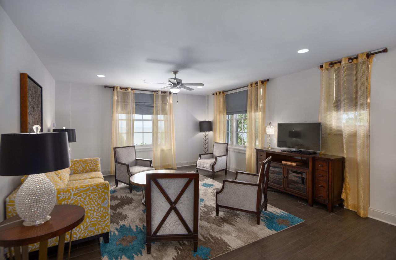 White House Hotel - thumb 11