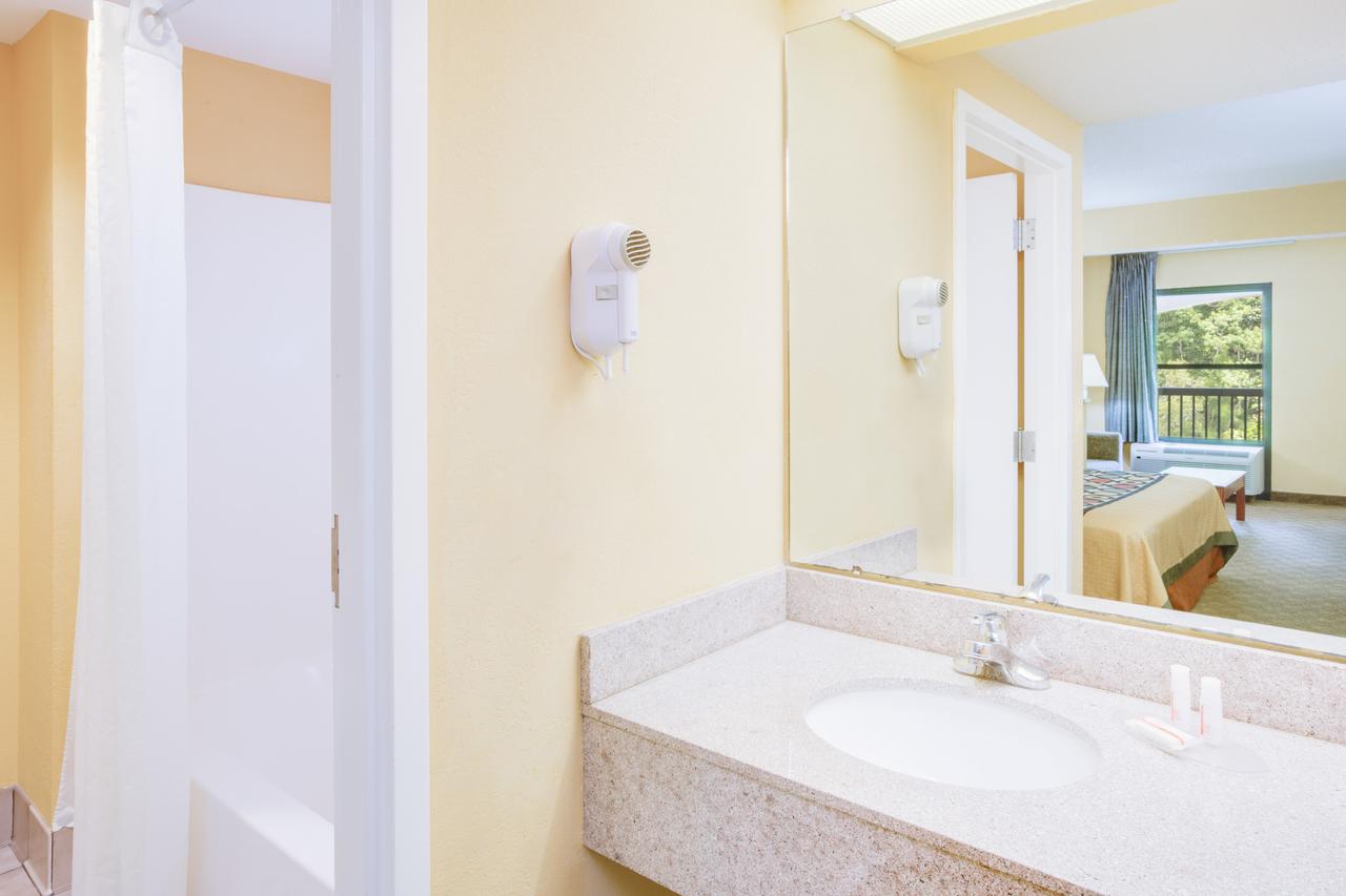 Super 8 By Wyndham Diberville Biloxi Area - thumb 16