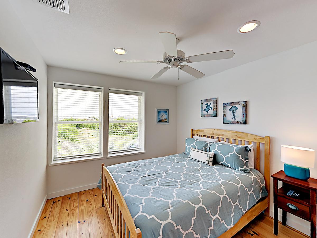 The Commons 102 - Three Bedroom Townhome - thumb 13