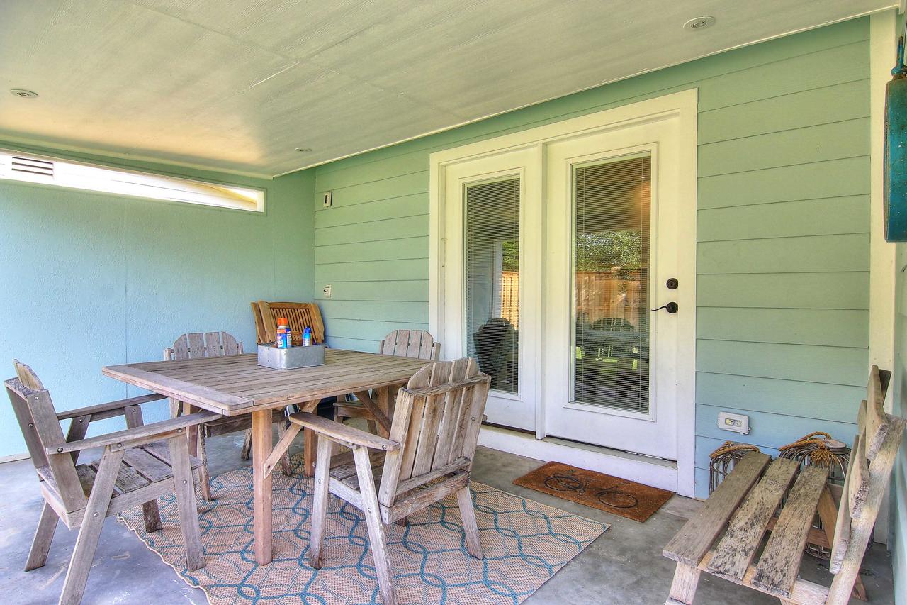 Walk To Beach From Outstanding Classic Residence - thumb 23