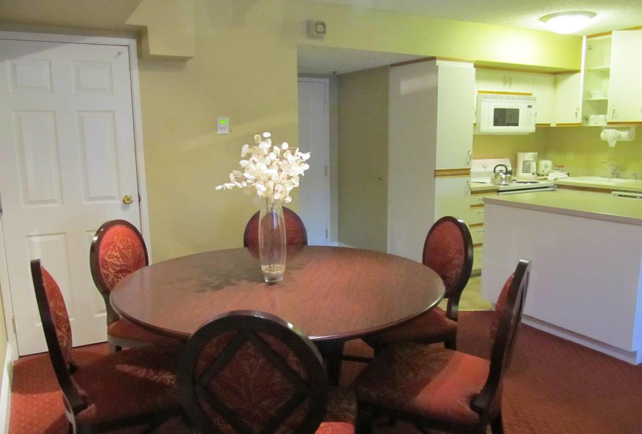 GetAways At The Jockey Club - thumb 7