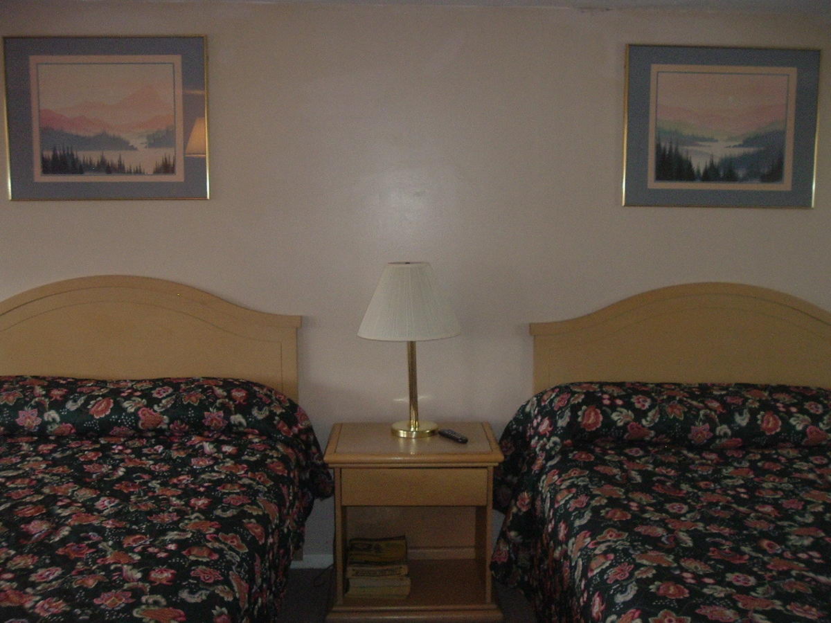 Fels Three Crown Motel - thumb 5