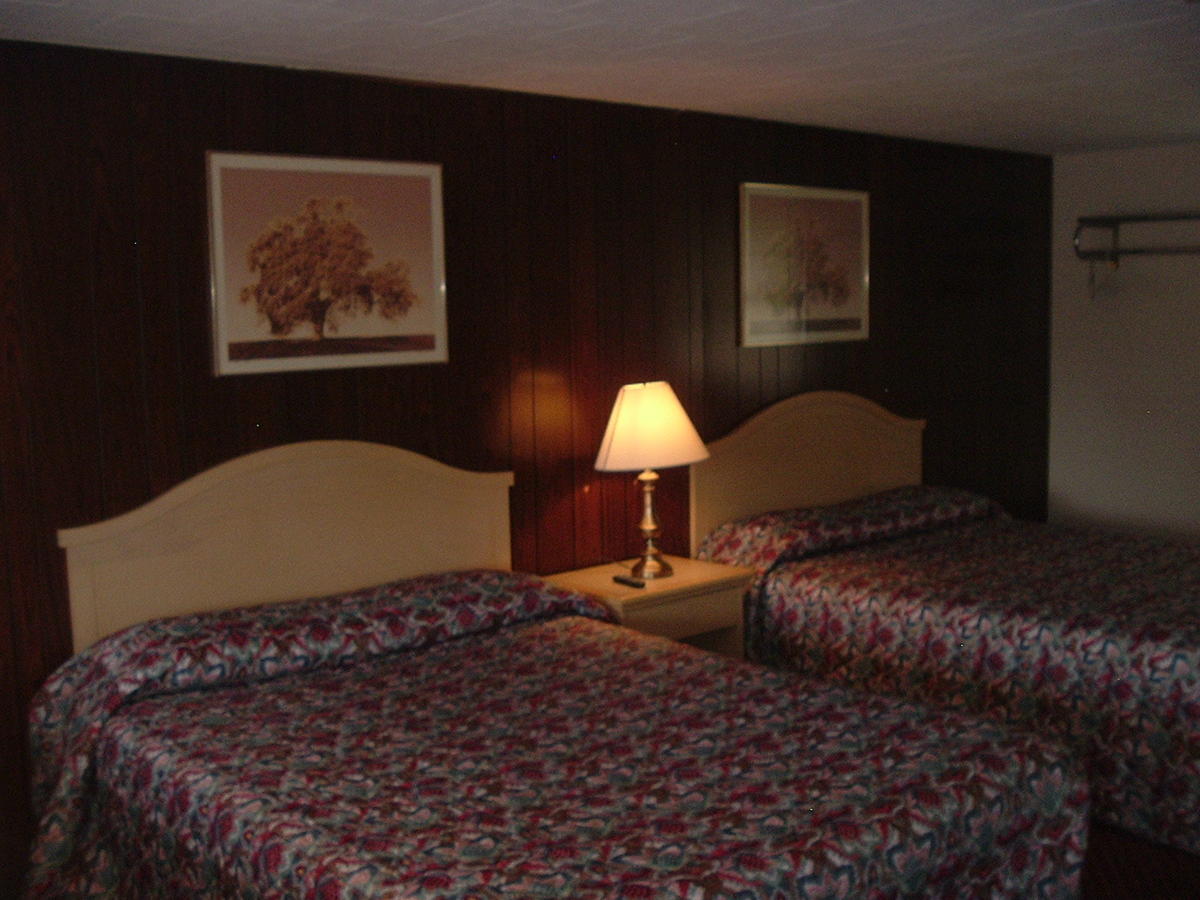 Fels Three Crown Motel - thumb 1