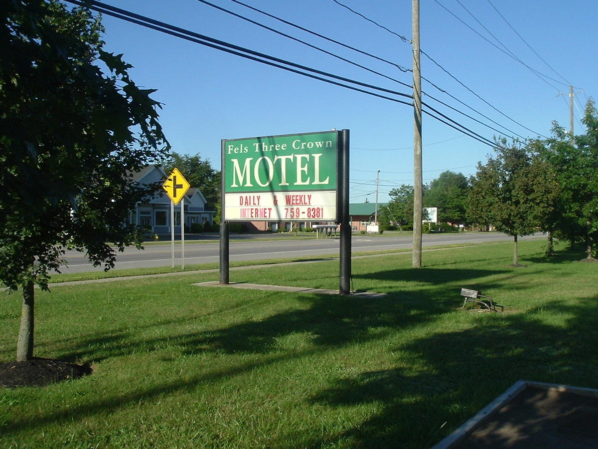 Fels Three Crown Motel - thumb 3