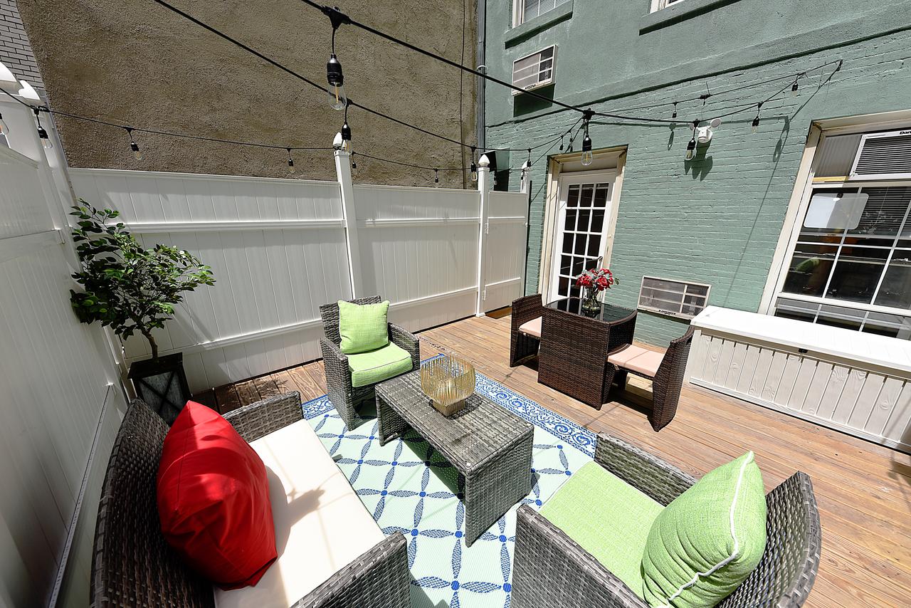 *RARE FIND* -- PRIVATE PATIO - thumb 3