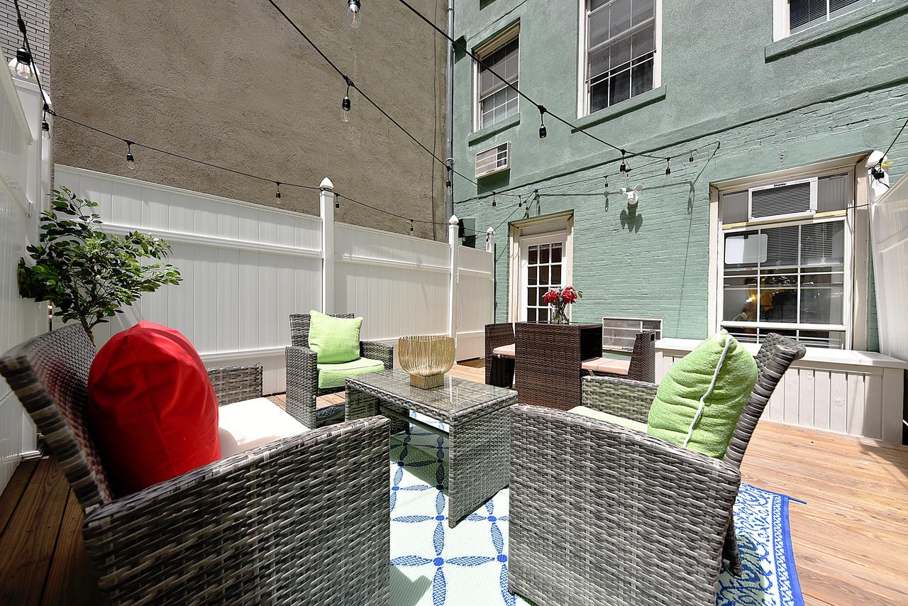 *RARE FIND* -- PRIVATE PATIO - thumb 7