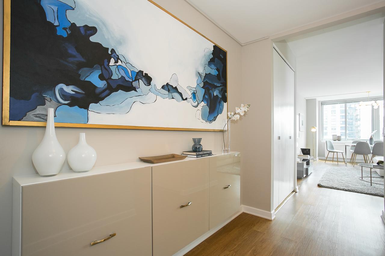 Three Bedroom Apartment With City View - Lincoln Center - thumb 3