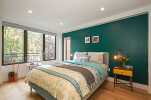 Amazing Bed Room With Balcony In East Village !