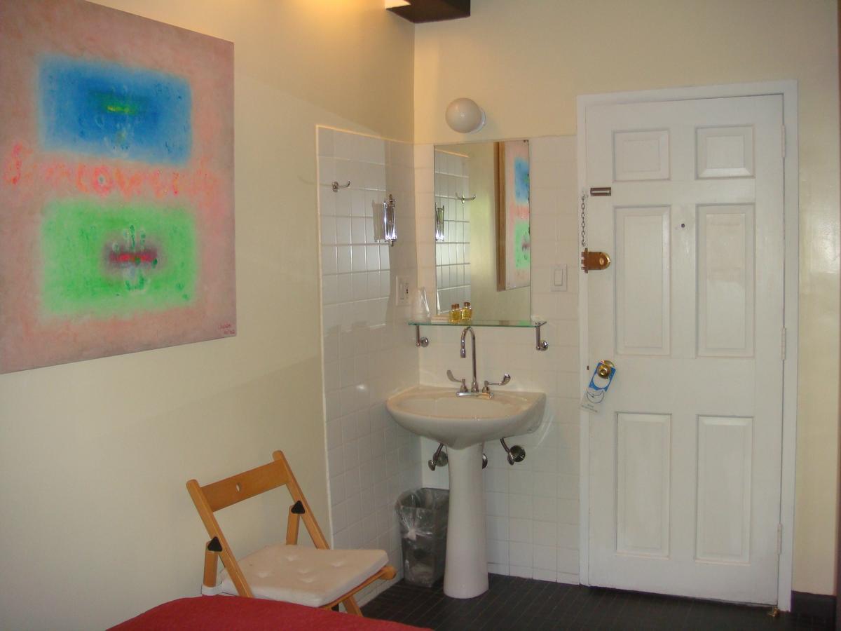 Colonial House Inn - thumb 14