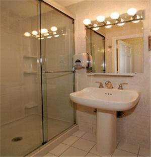 Colonial House Inn - thumb 7