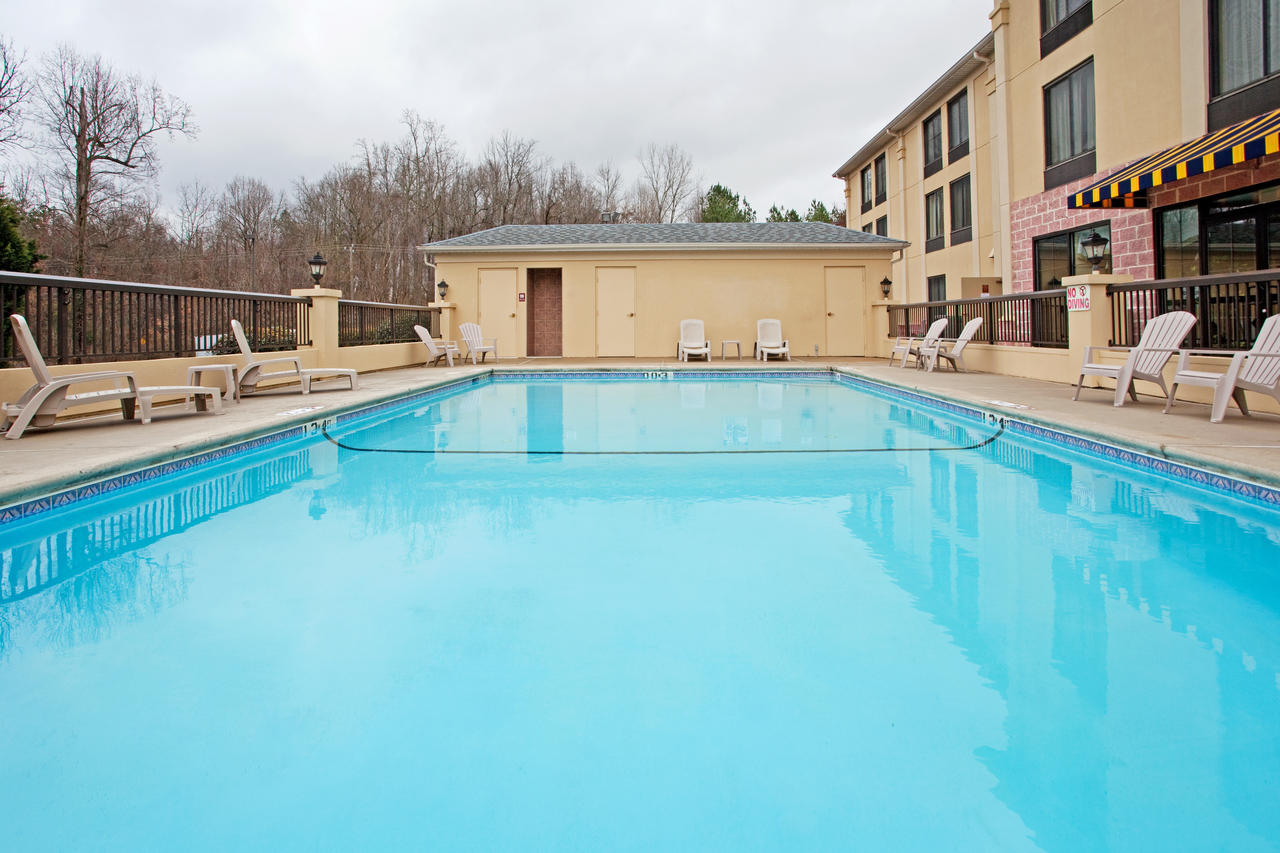 Holiday Inn Express Hotel & Suites Charlotte Airport-Belmont - thumb 2