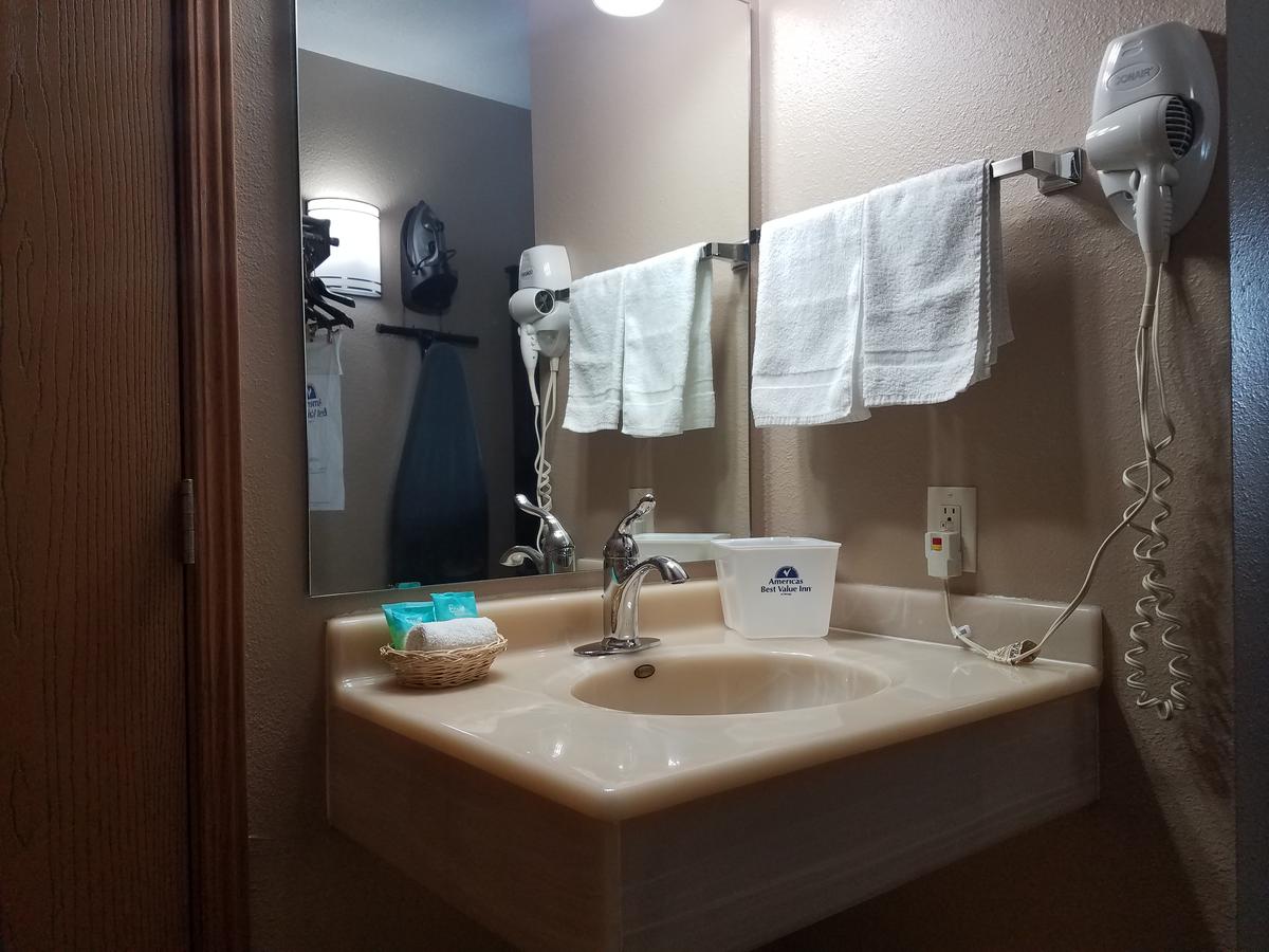 Americas Best Value Inn And Suites Bismarck - thumb 10