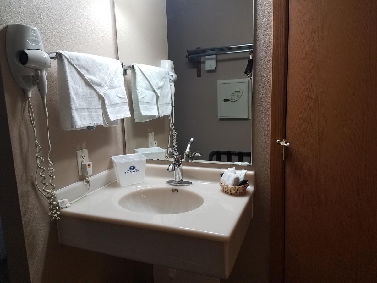 Americas Best Value Inn And Suites Bismarck - thumb 22