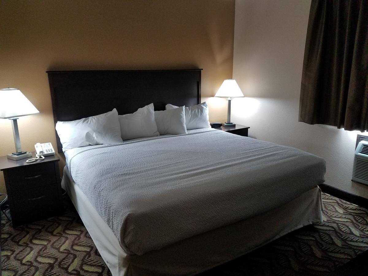 Americas Best Value Inn And Suites Bismarck - thumb 5
