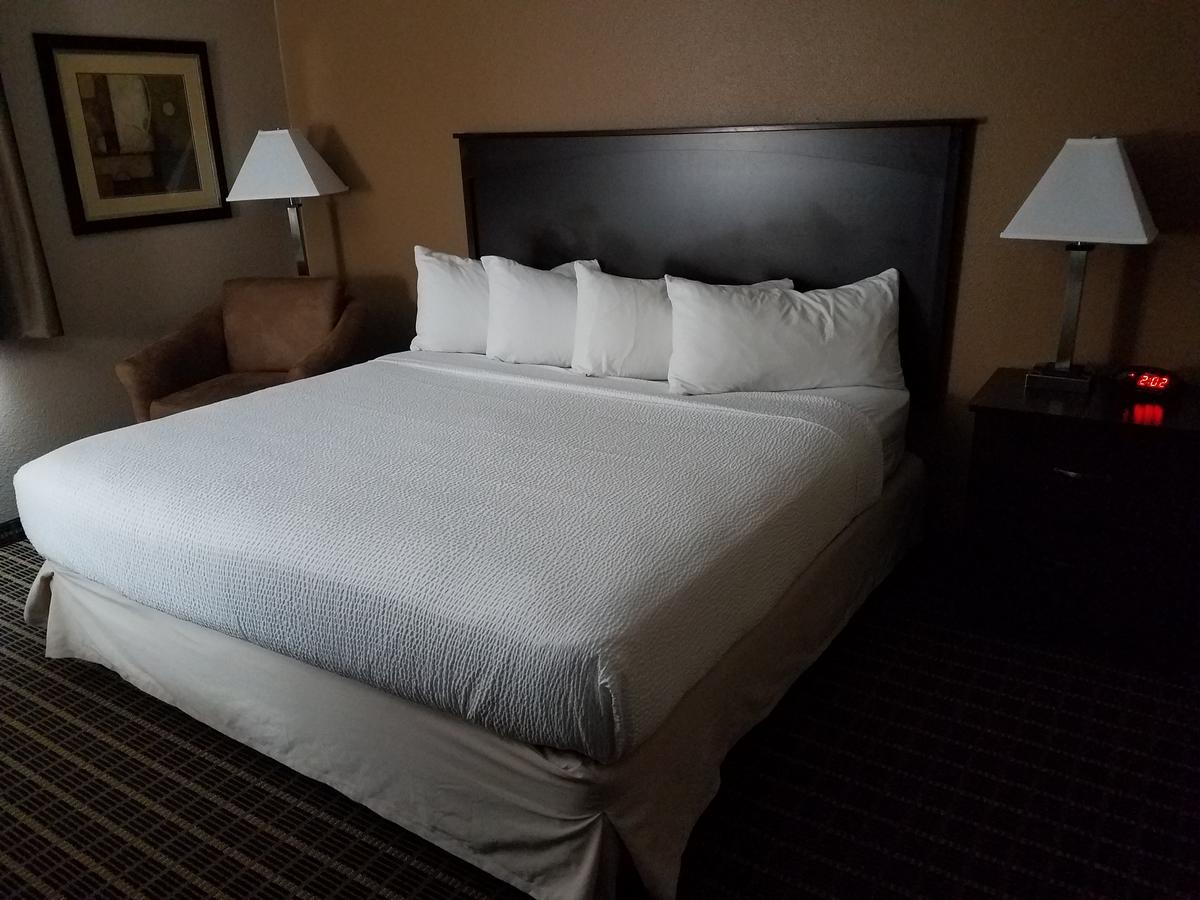 Americas Best Value Inn And Suites Bismarck - thumb 16