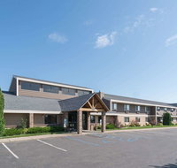 AmericInn by Wyndham Bismarck - Accommodation New York