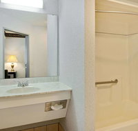 Days Inn by Wyndham Lisbon - Accommodation New York