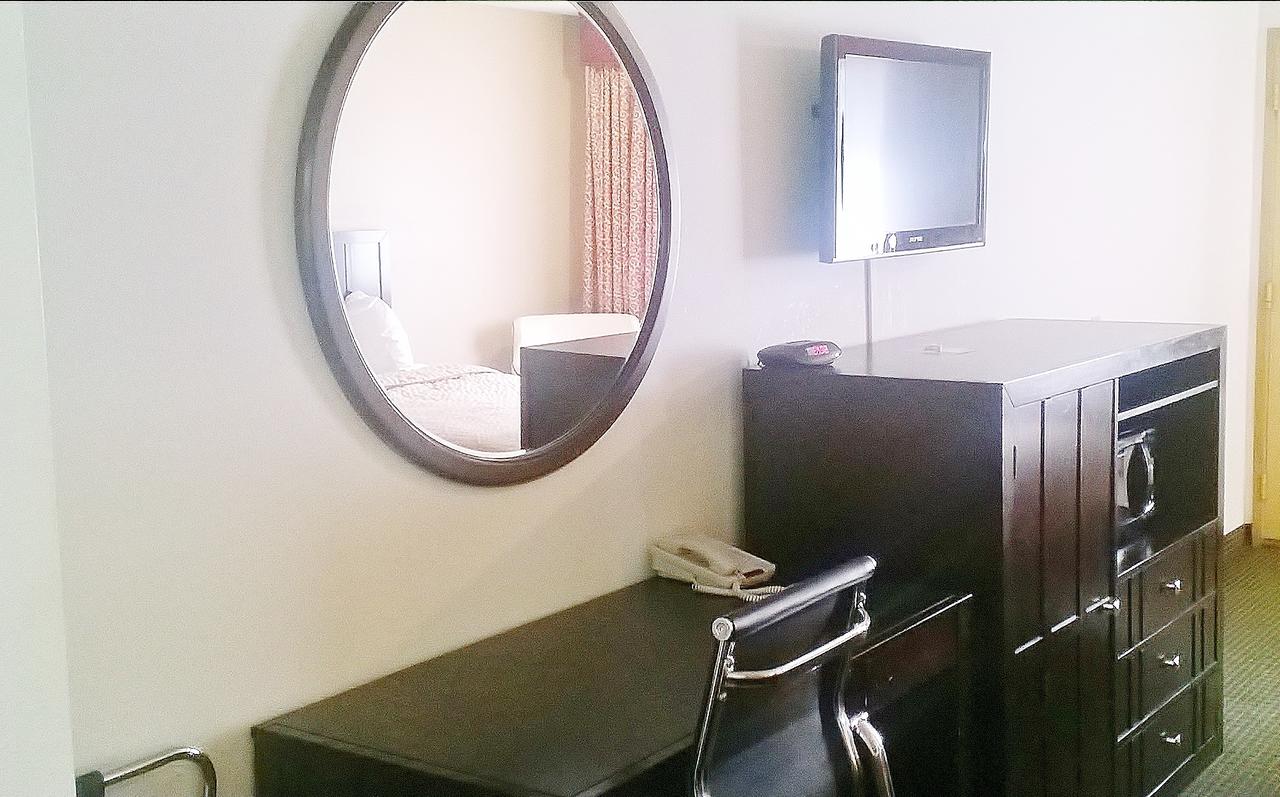 Pepper Tree Inn - thumb 39