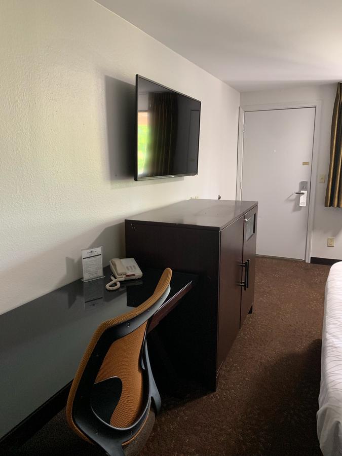 Pepper Tree Inn - thumb 5