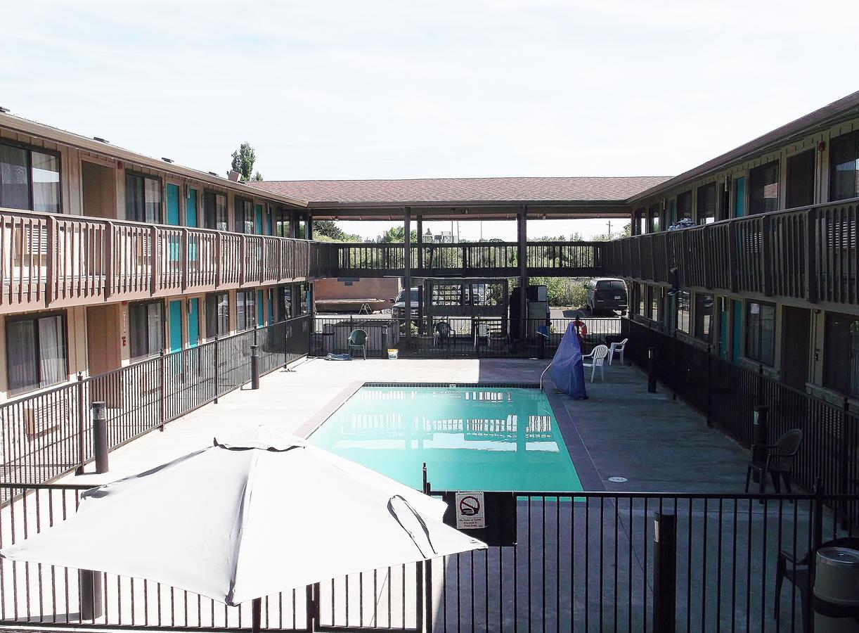 Pepper Tree Inn - thumb 30