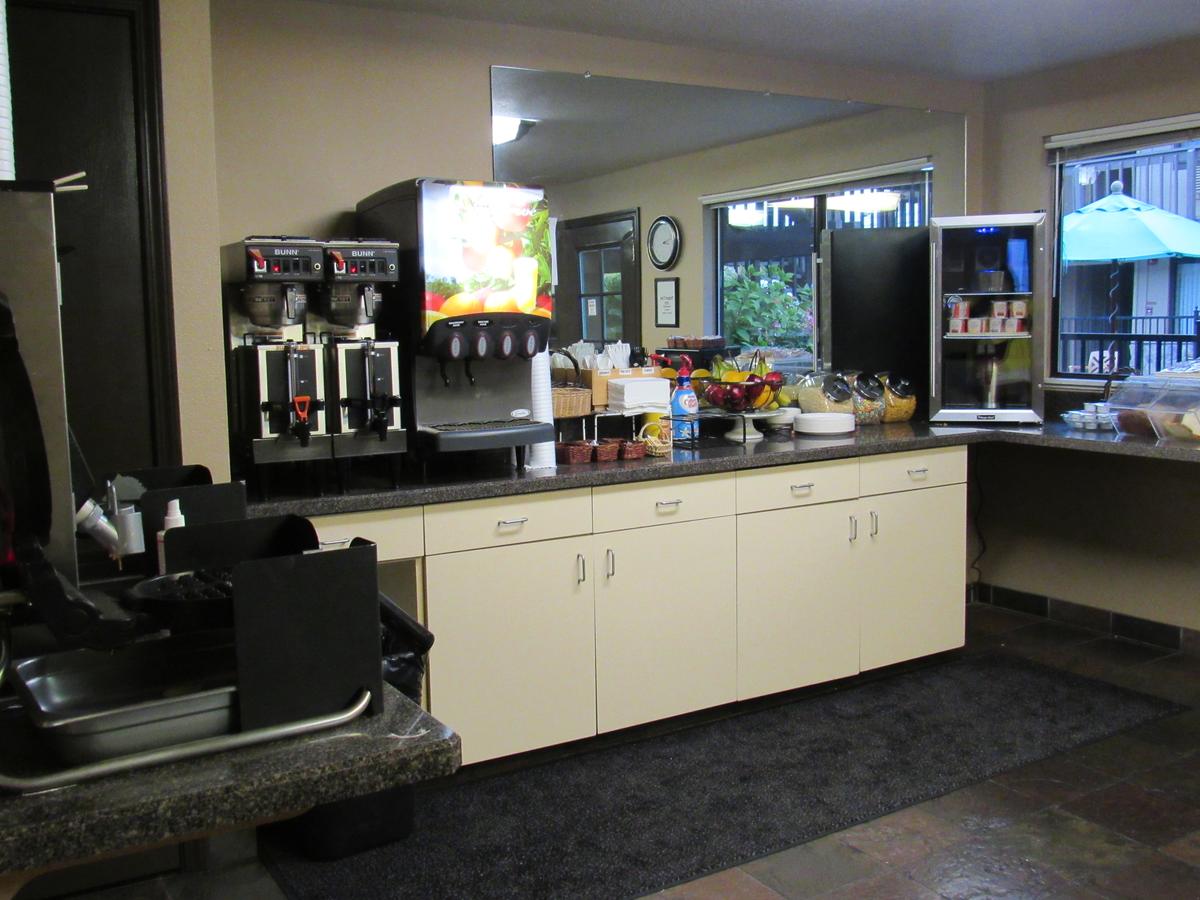 Pepper Tree Inn - thumb 2