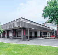 Ramada by Wyndham Rapid City - Accommodation New York