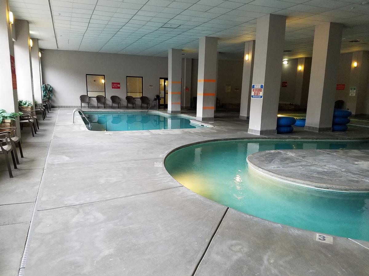 Park Tower Inn - thumb 19