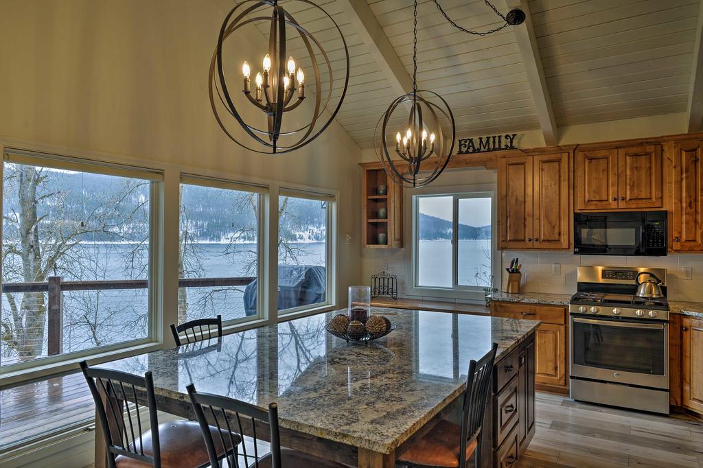 'No Ka Oi' Lakefront Whitefish Cottage With EZ Dock! - thumb 0