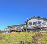 'Sea B's' Irish Beach Getaway with Deck and Ocean View - Accommodation New York