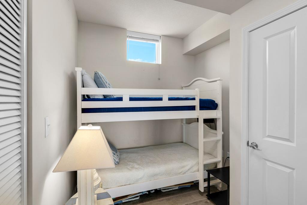 0411 - 2B/2 Bath With Bunks. - Totally Renovated, New Carpet, Furniture, Art; - thumb 3