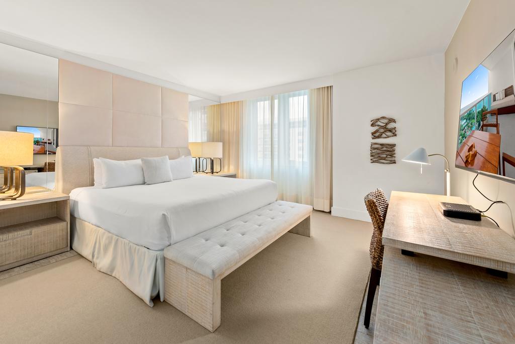 1 Bedroom Direct Ocean Front Located At 1 Hotel & Homes -944 - thumb 3