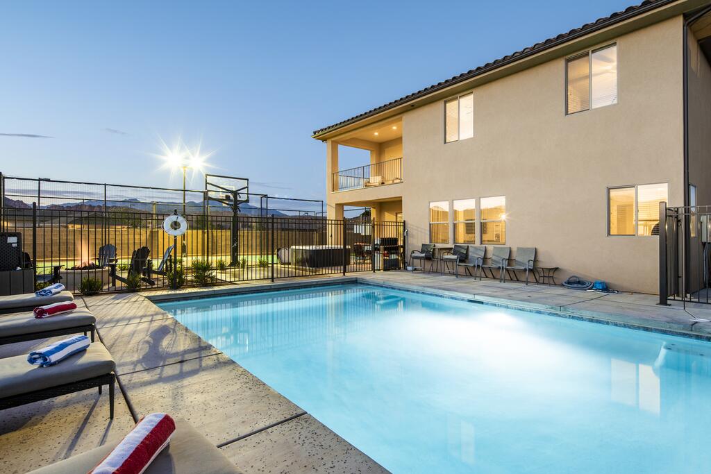 108 Private NEW Pool, Hot Tub, Splash Pad, Game Consoles, Mountain Views, And More - thumb 0