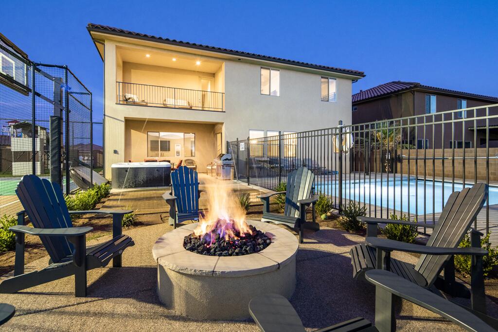 108 Private NEW Pool, Hot Tub, Splash Pad, Game Consoles, Mountain Views, And More - thumb 1