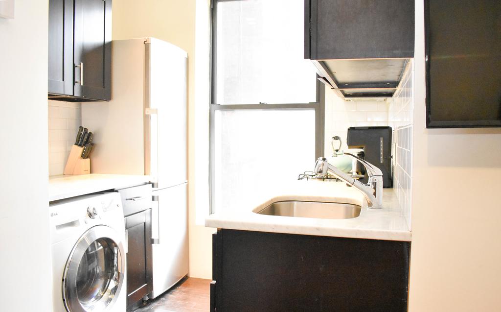 10th Avenue Apartment - thumb 3