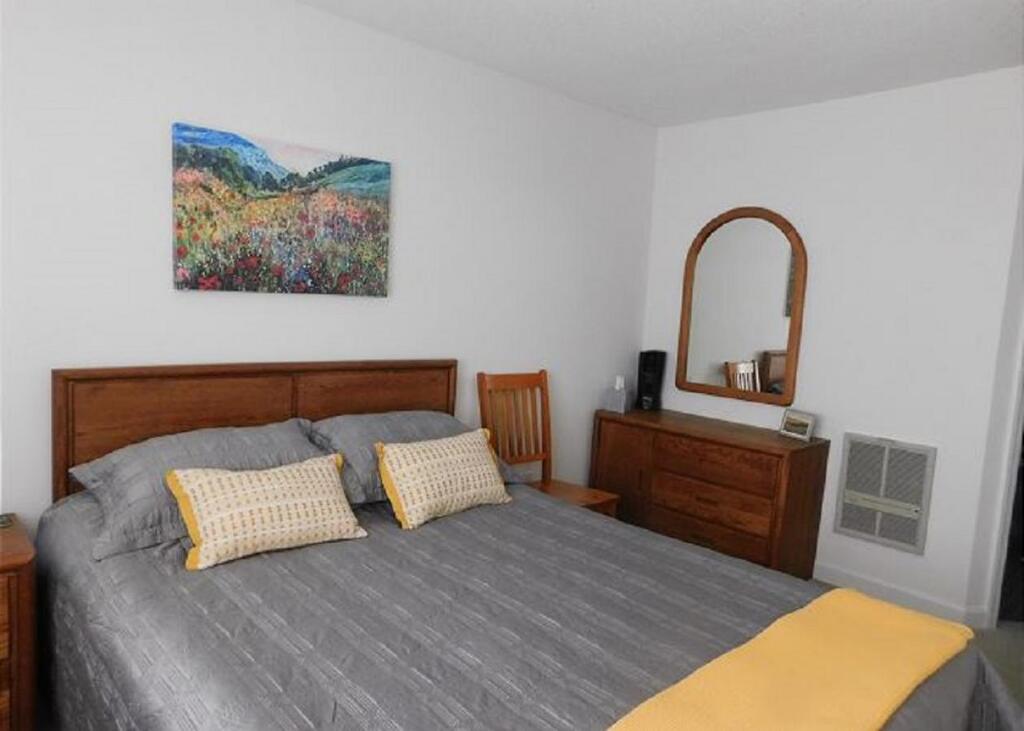 1310 - Gold 2 Bdrm- 850 SF Sleeps 4 - thumb 2