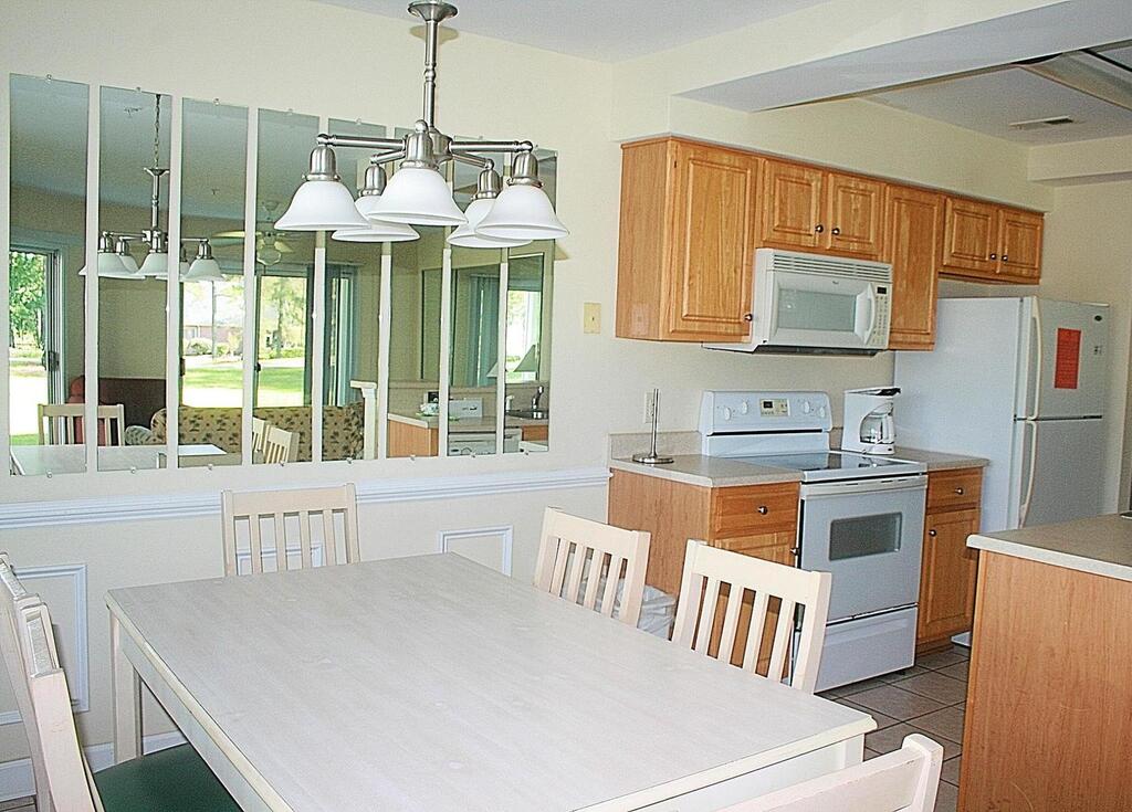 2703M Condo - thumb 2