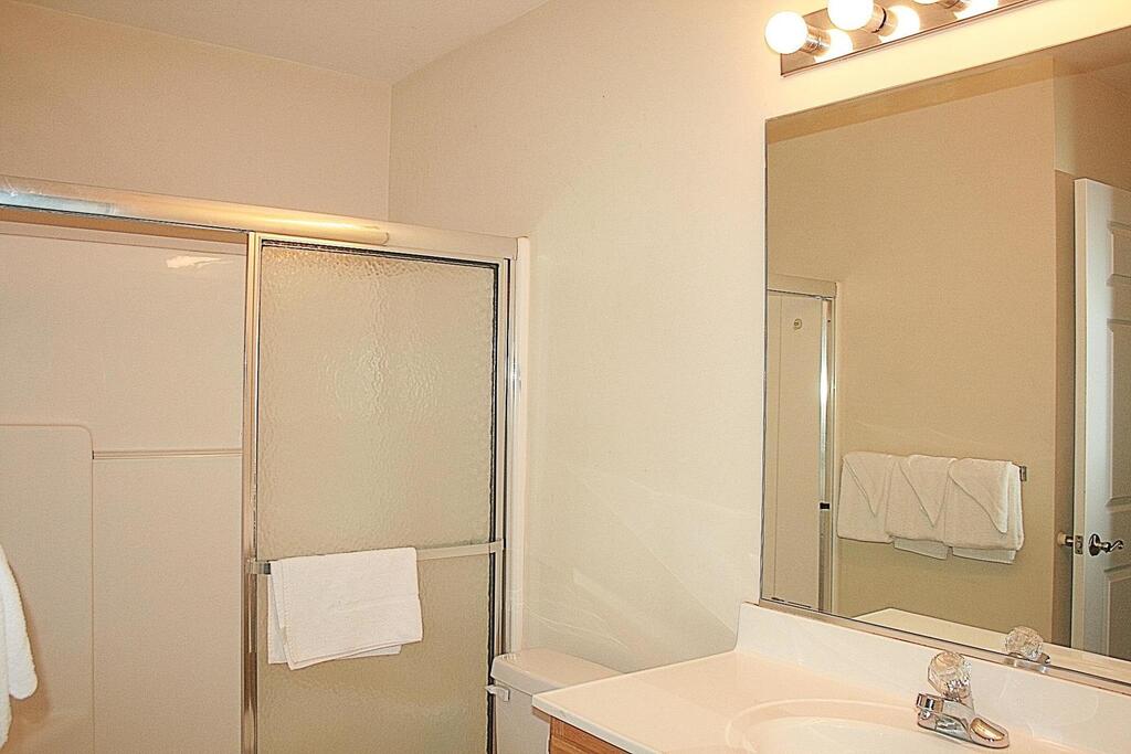 2703M Condo - thumb 1
