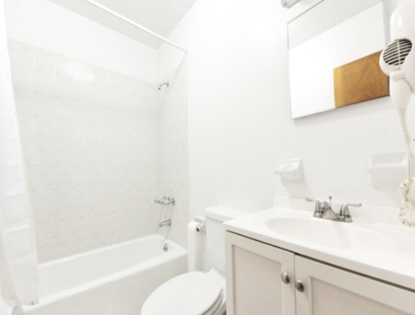5th Ave NYC Palace 5 Beds And 2 Baths - thumb 2