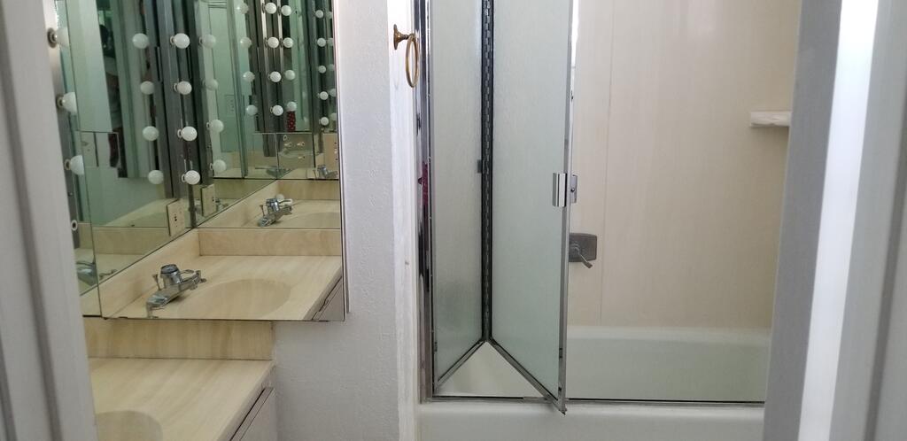 6 Inner Circle - thumb 1