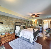 Augusta Studio at Halcyon Spa Bed and Breakfast - Accommodation New York