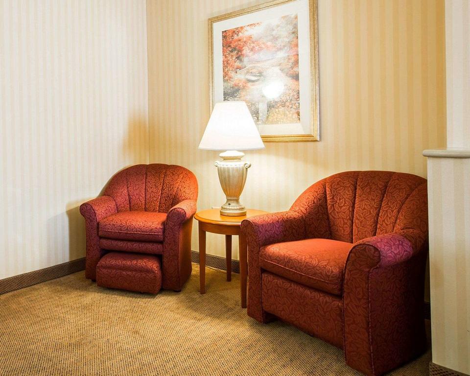 Comfort Inn & Suites - thumb 1