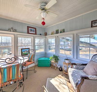 Cozy Augusta Home with Porch-Walk to Katy Trail - Accommodation New York