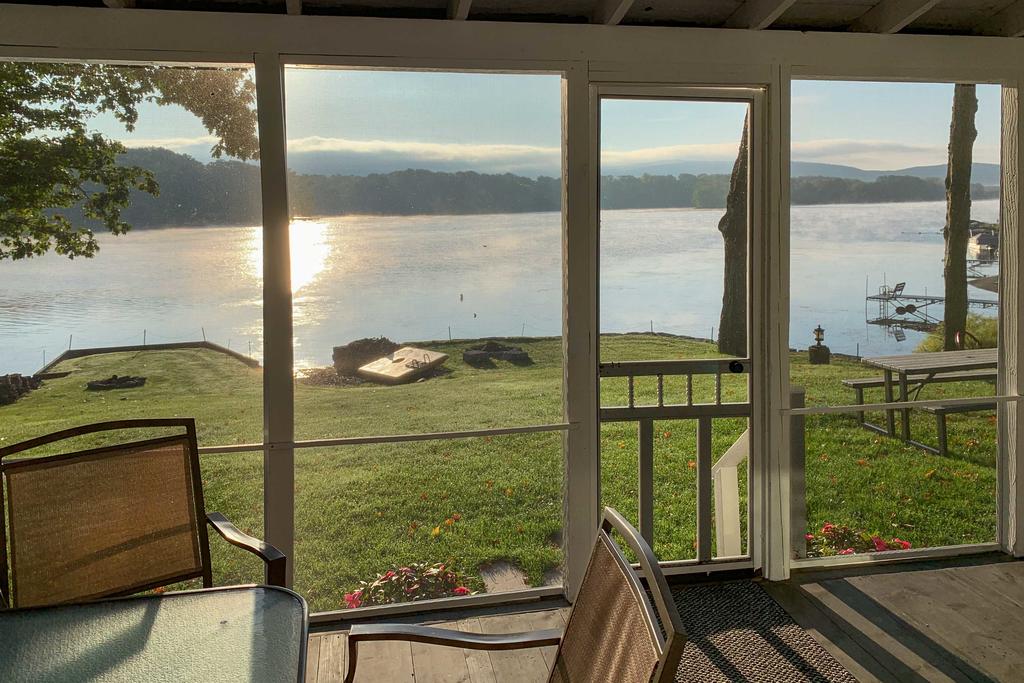 Lakefront Home - Paddleboards, Kayaks, Firepit, Etc - thumb 0