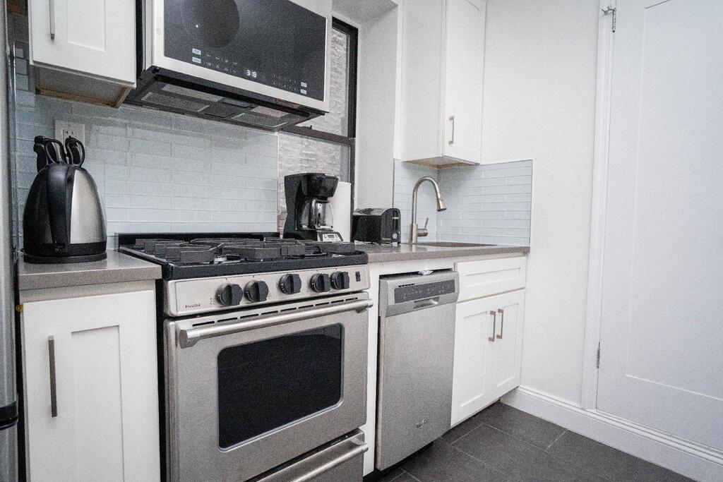 Lower East Luxury 30 Day Stays - thumb 3