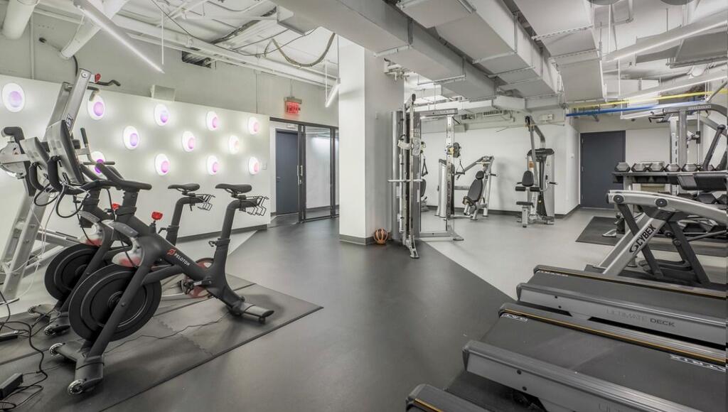Lower East Luxury 30 Day Stays - thumb 2